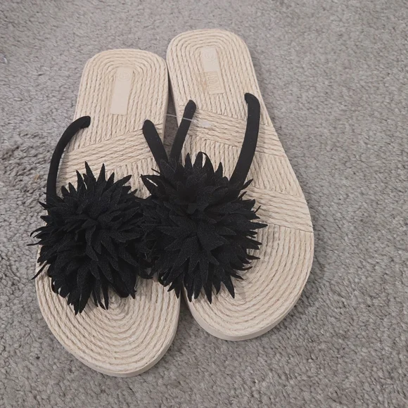 Black Floral Women's Sandals - Picture 5 of 8